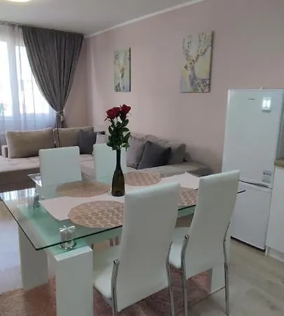 Luxury And Stylish Apartment, Metro Station Obelya *