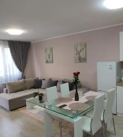 Apartment Luxury And Stylish Apartment, Metro Station Obelya