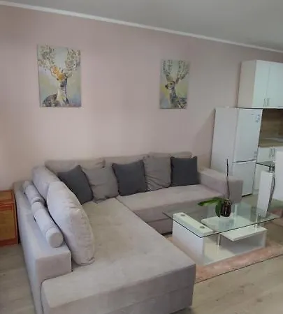 Apartment Luxury And Stylish Apartment, Metro Station Obelya *