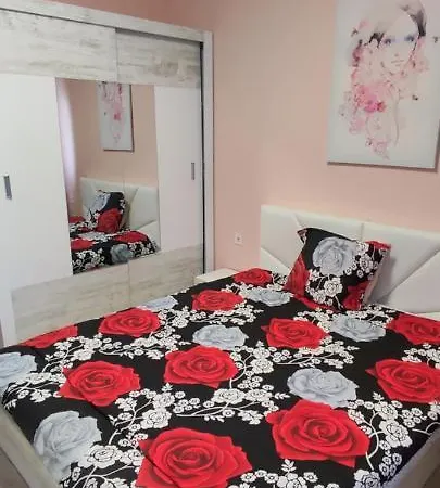 Luxury And Stylish Apartment, Metro Station Obelya *