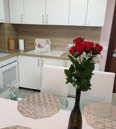 Luxury And Stylish Apartment, Metro Station Obelya *