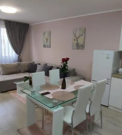Luxury And Stylish Apartment, Metro Station Obelya Apartment