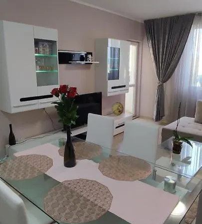 Luxury And Stylish Apartment, Metro Station Obelya Apartment