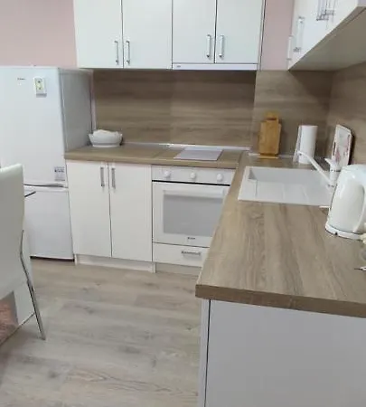 Apartment Luxury And Stylish Apartment, Metro Station Obelya *