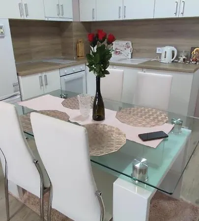 Luxury And Stylish Apartment, Metro Station Obelya