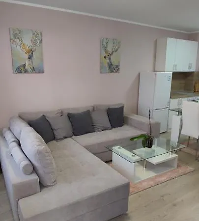 Apartament Luxury And Stylish Apartment, Metro Station Obelya